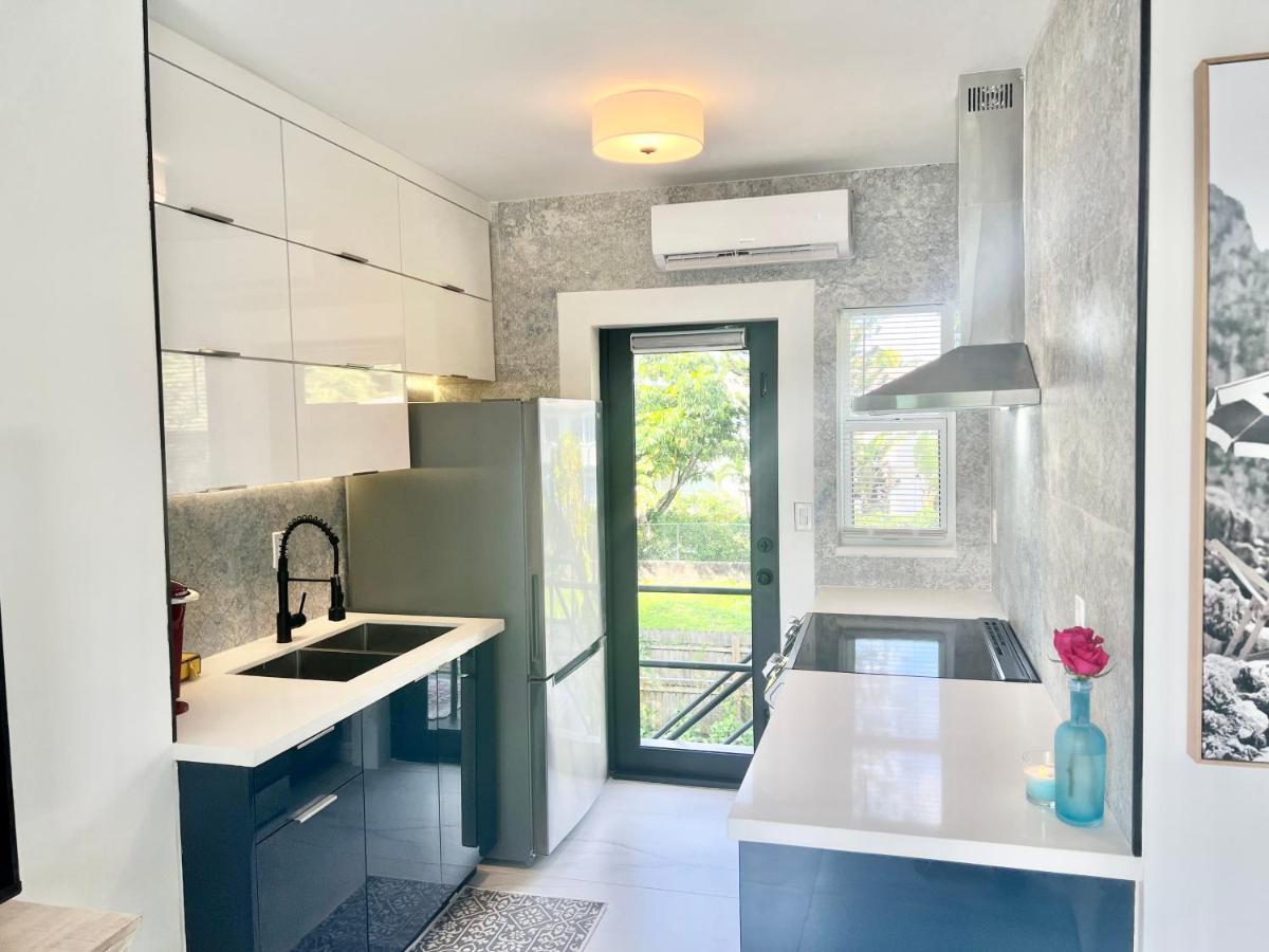 3 Seasons At The Carrington 3 Separate 2 Bedroom 1 Bathroom Apartments And A 3 Bedroom 2 Bathroom Villa Μαϊάμι Εξωτερικό φωτογραφία