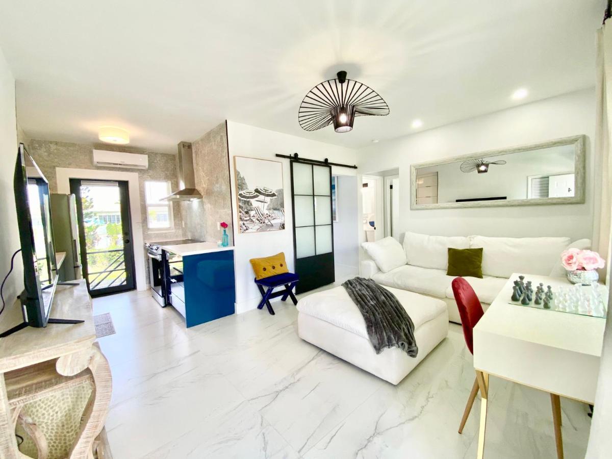 3 Seasons At The Carrington 3 Separate 2 Bedroom 1 Bathroom Apartments And A 3 Bedroom 2 Bathroom Villa Μαϊάμι Εξωτερικό φωτογραφία