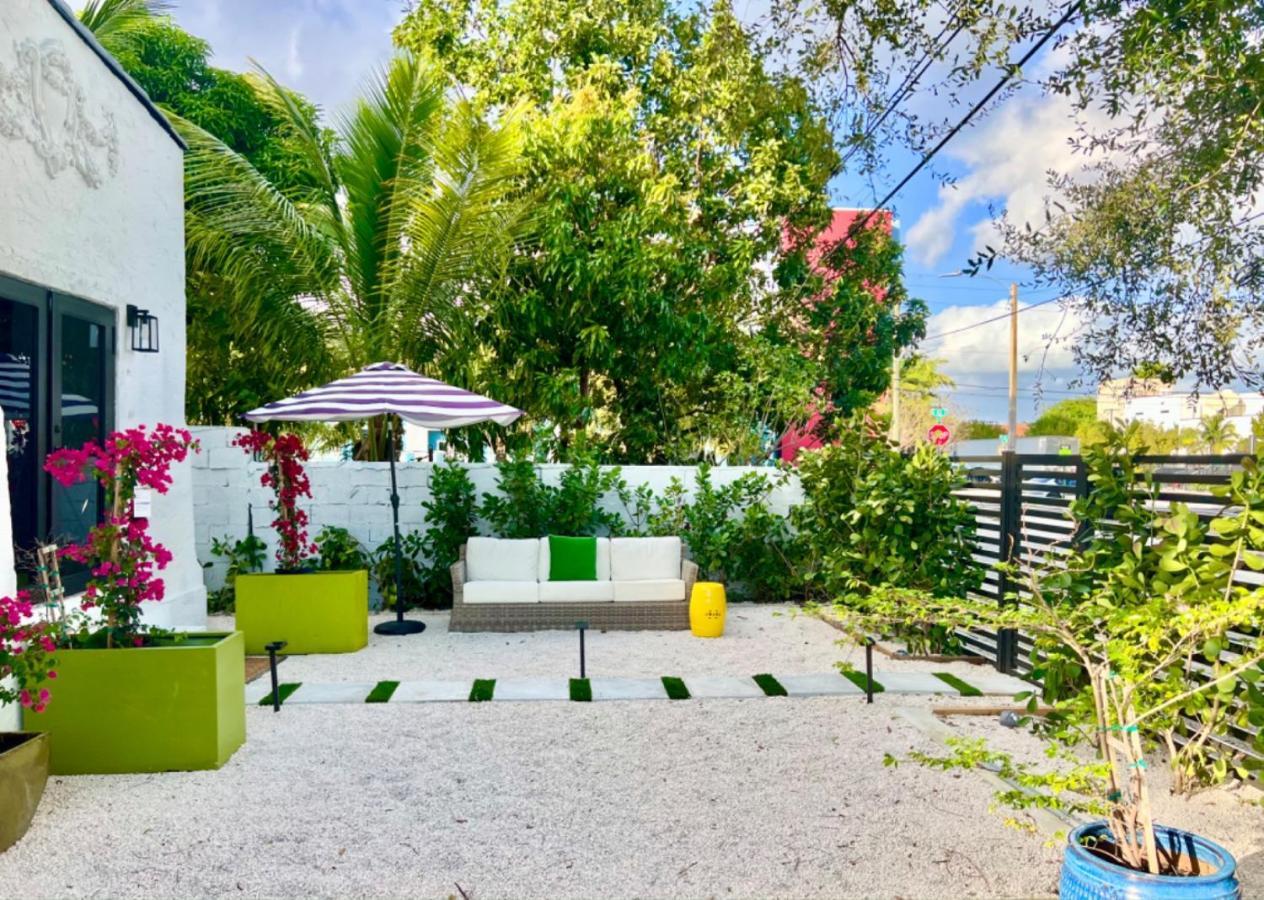 3 Seasons At The Carrington 3 Separate 2 Bedroom 1 Bathroom Apartments And A 3 Bedroom 2 Bathroom Villa Μαϊάμι Εξωτερικό φωτογραφία